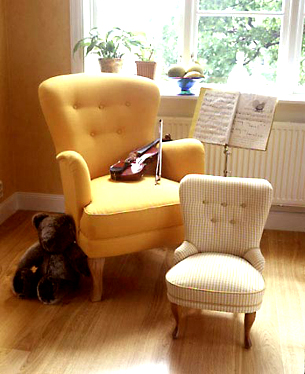 Mia soffa, Emma f�t�lj, Mia f�t�lj, fotpall till Emma och Mia samt pl�d i p�lsimitation